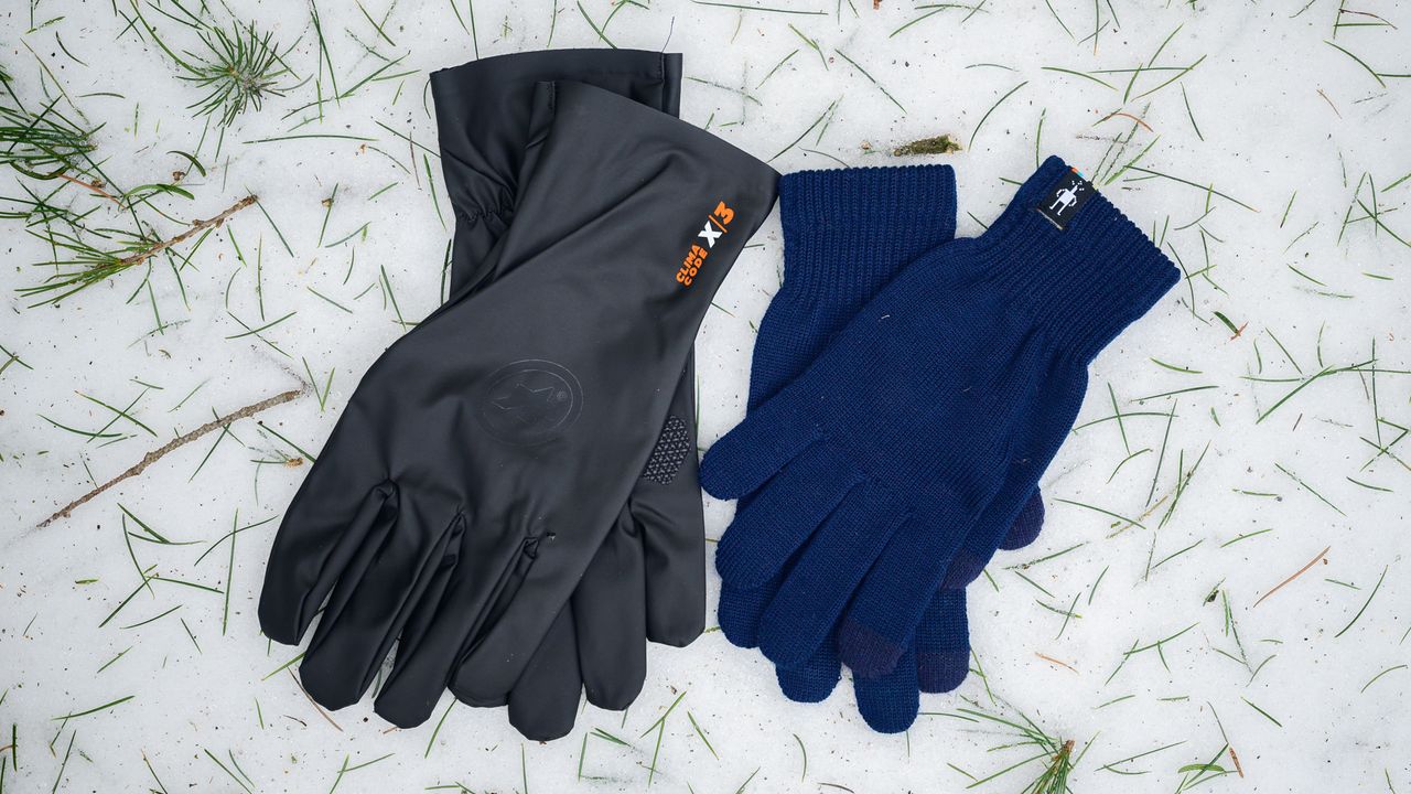 Giro Vulc Lightweight heated gloves extra gloves for extra features