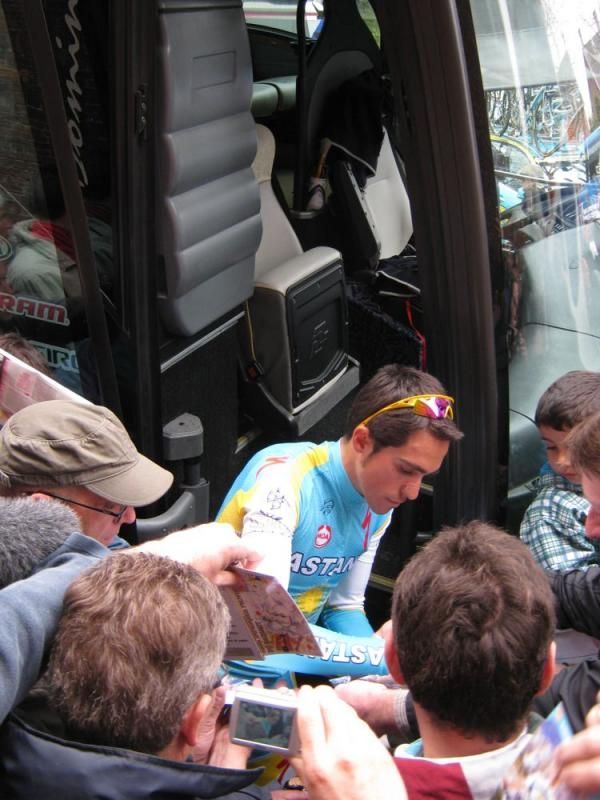 Alberto Contdor (Astana) was mobbed at the start of Fl&egrave;che Wallonne