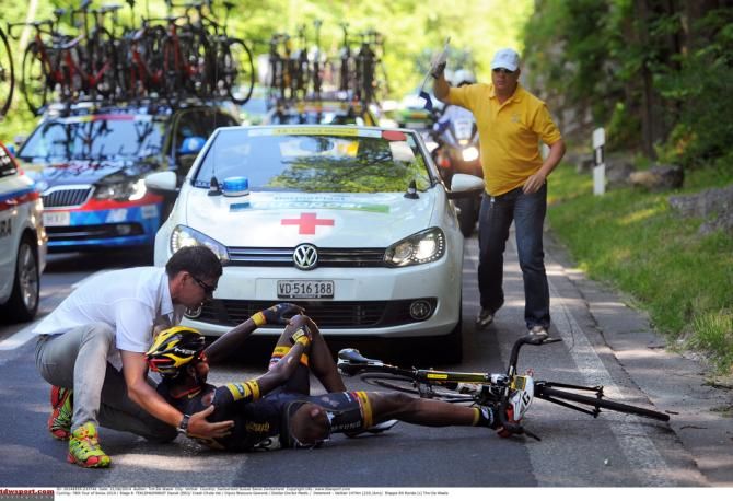 Daniel Teklehaimanot (MTN-Qhubkea) after crashing