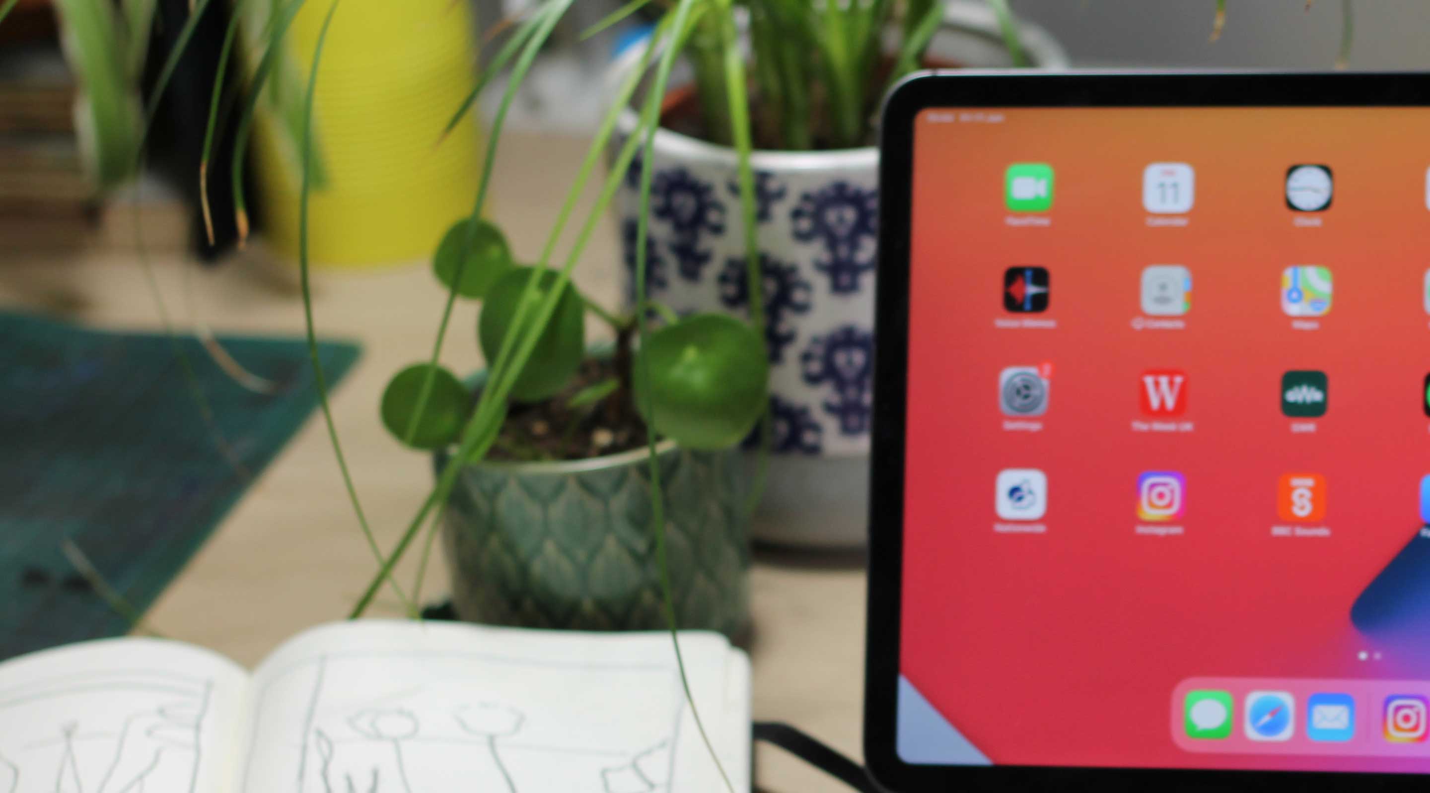 iPad Pro 11-inch 2021 with Magic keyboard and apple pencil