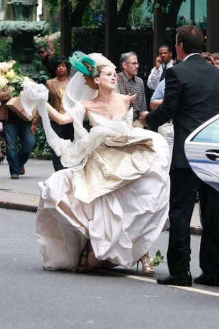 best sex and the city outfits Carrie in wedding dress