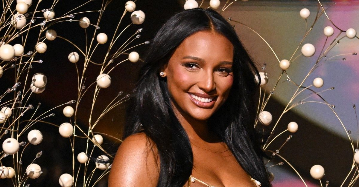 Jasmine Tookes Opened the VS Show Wearing Brunel’s Body Oil