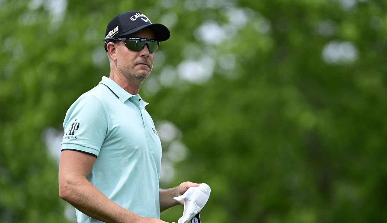 Stenson looks on whilst standing on the tee