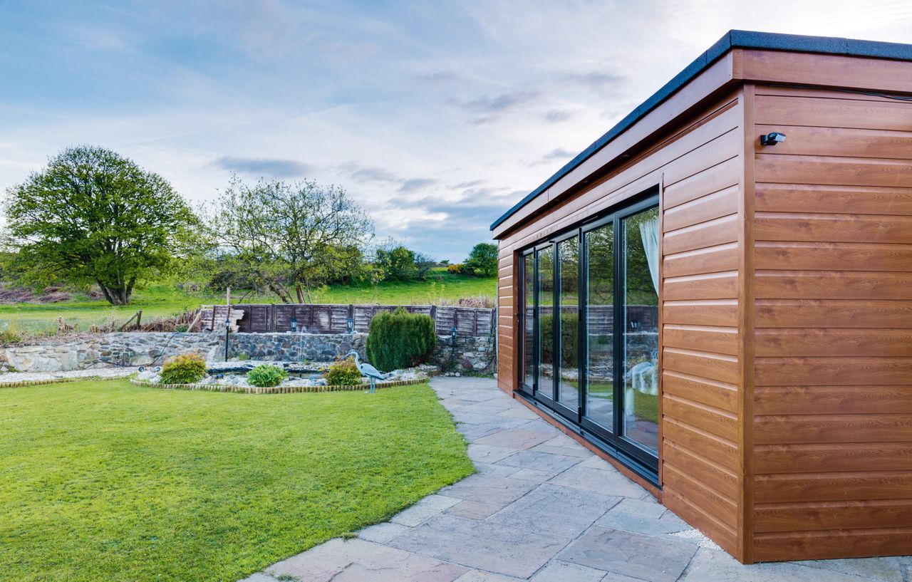 Building an annexe: a room clad in cedar wood