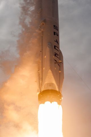 The nine Merlin engines on the first stage of a SpaceX Falcon 9 rocket power the company’s Dragon cargo capsule toward orbit on June 3, 2017.