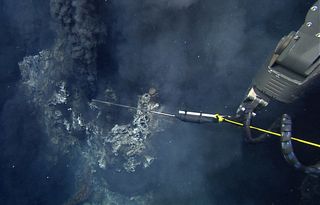 deep sea vent photos, black smoker images, hydrothermal vent images, autonomous underwater vehicle