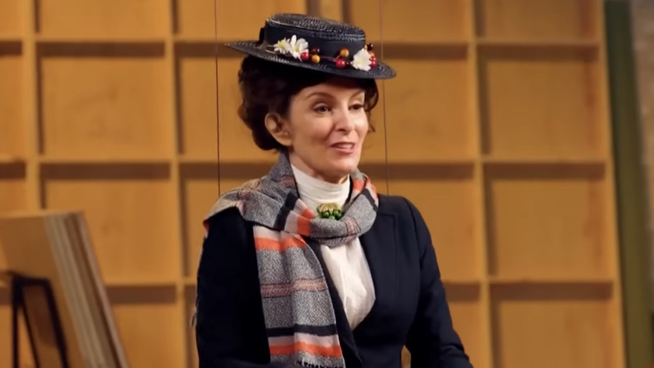 サタデー・ナイト・ライブ英国プレミアでメリー・ポピンズに扮したティナ・フェイ