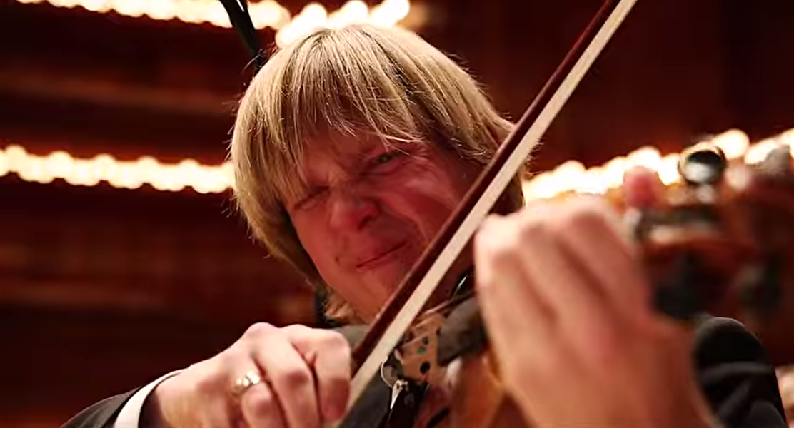 Watch a symphony orchestra try to make music after eating the world&amp;#039;s hottest chili peppers