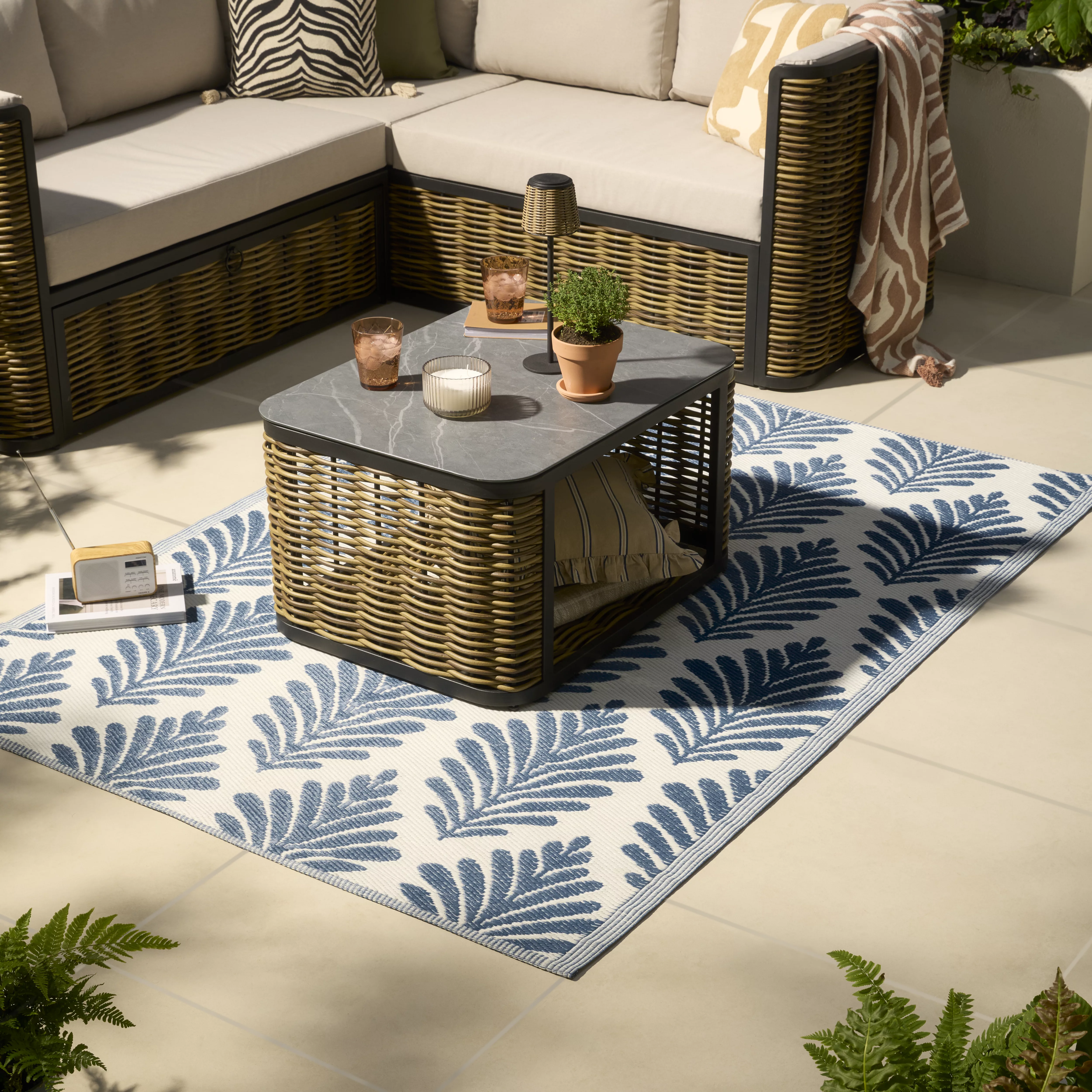 Smart Garden Blue Leaf Extra Large Outdoor Rug, (l)240cm X (w)180cm
