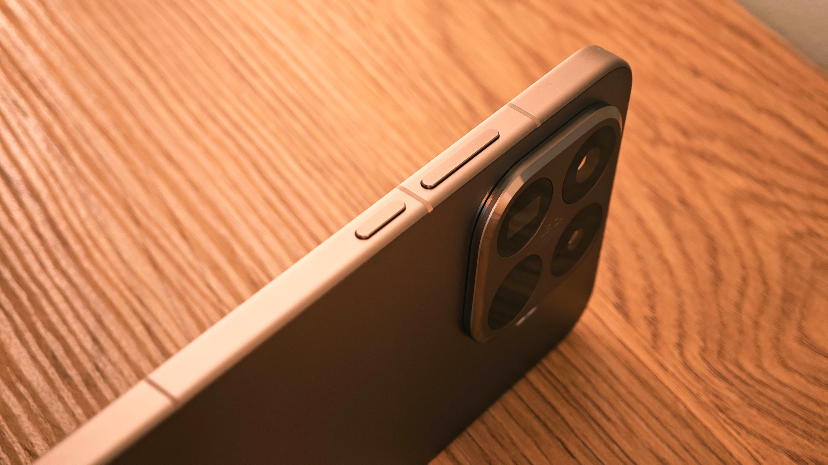 Xiaomi 15T Pro REVIEW side buttons angled