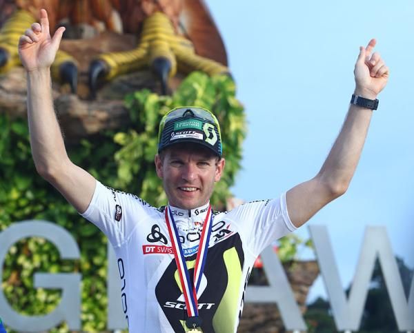 Prologue winner Florian Vogel (Scott Swisspower) on the podium