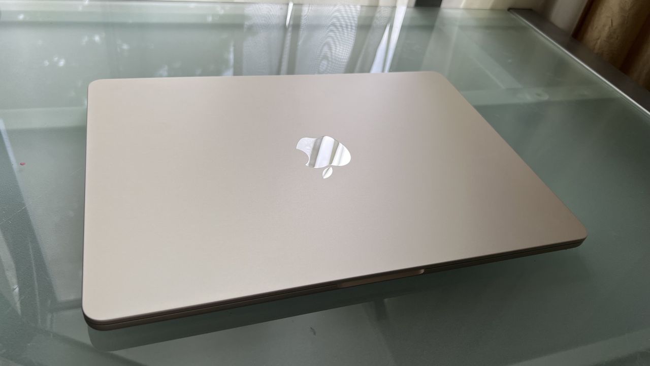 MacBook Air 2022 lifestyle photos