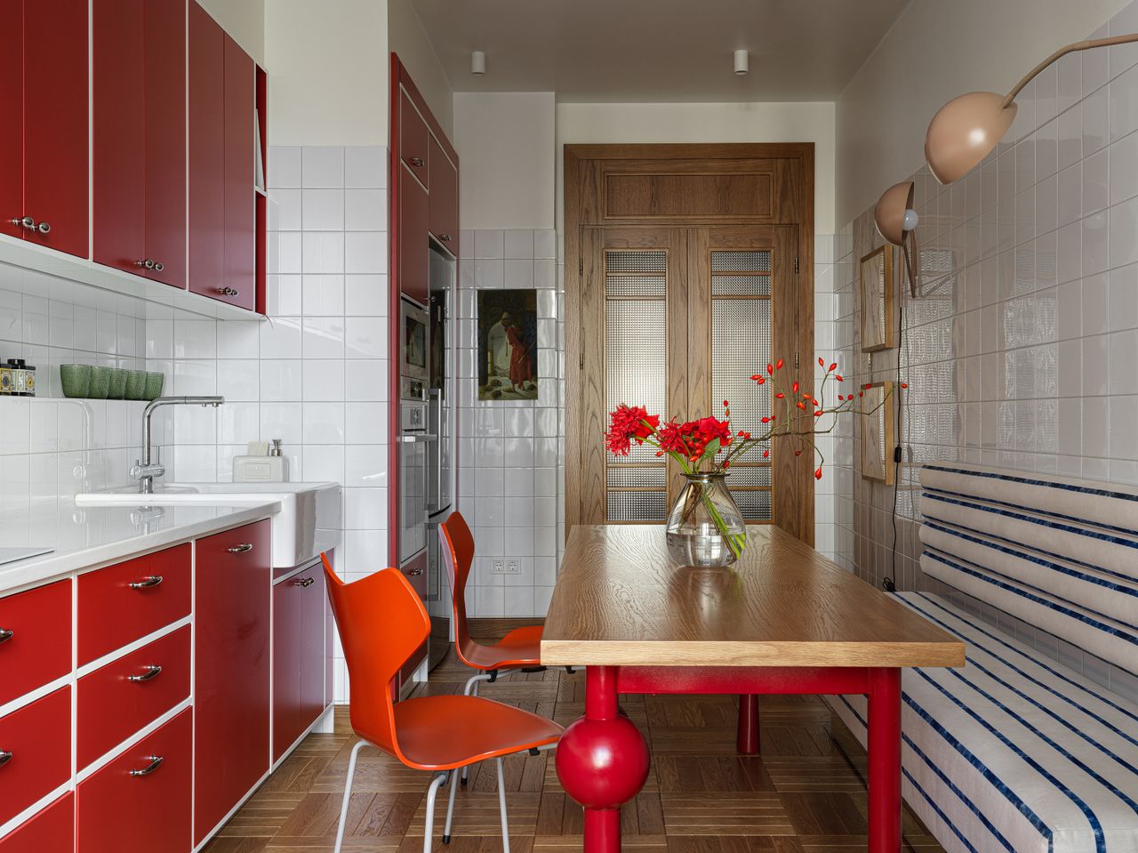 A kitchen drenched in red