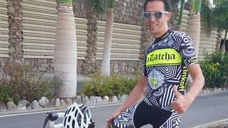 Alberto Contador gives the new Tinkoff-Saxo training colours the thumbs up