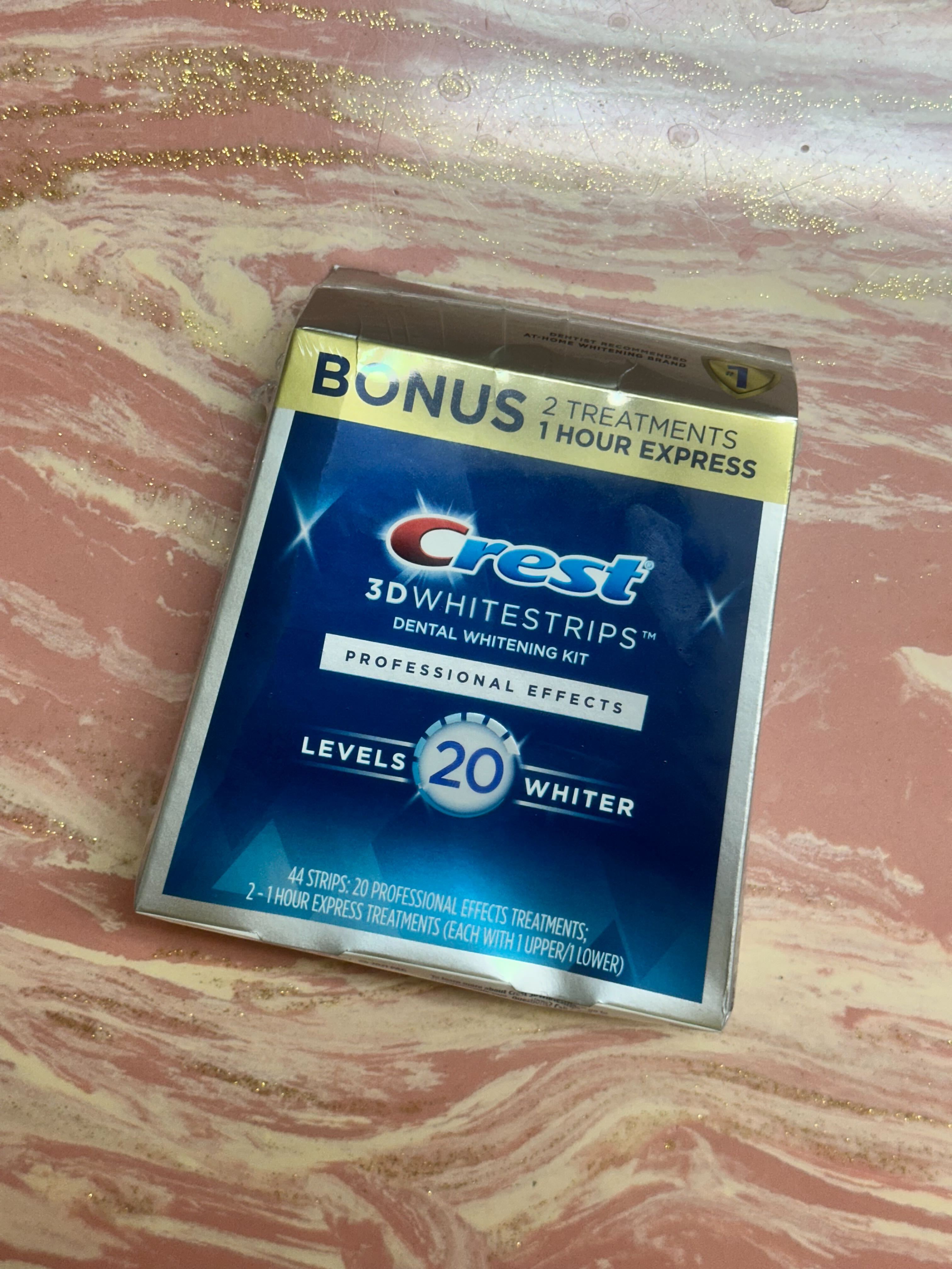 Crest 3d white strips on marbled background