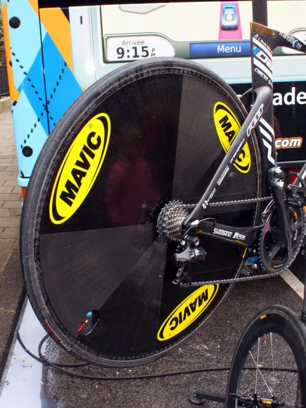 Christian Vande Velde (Garmin-Transitions) used a prototype Mavic disc wheel for the Giro d'Italia prologue with no foam core between the carbon sheets and a lighter carbon rim instead of the current version's alloy one.