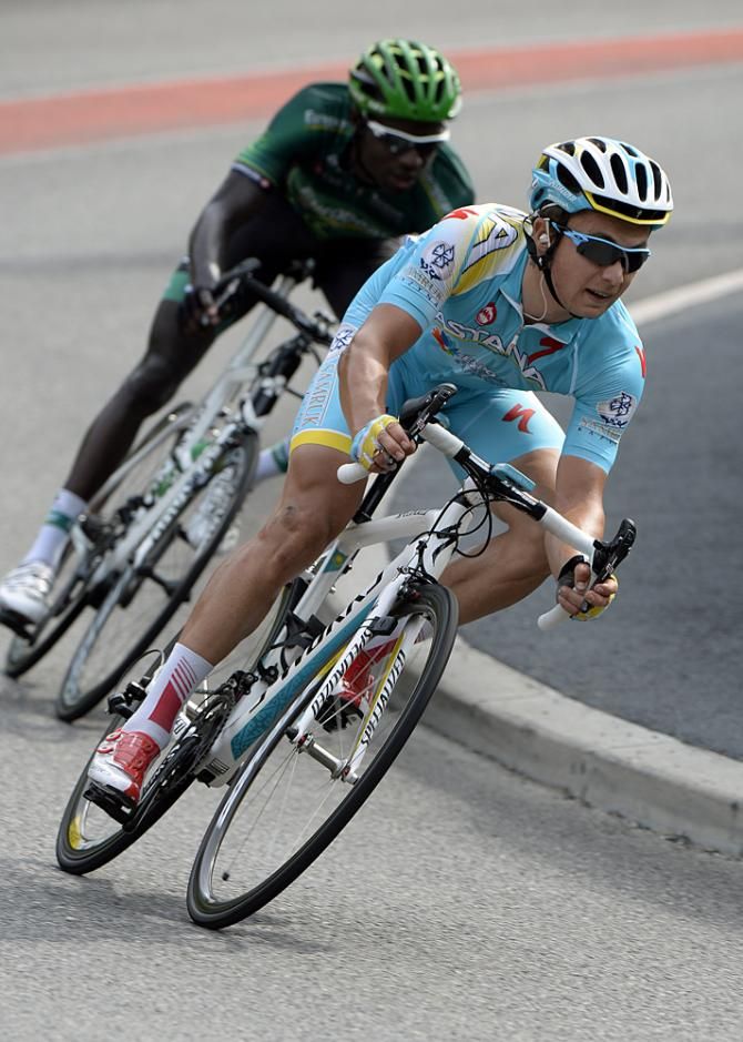 Alexey Lutsenko (Astana) leads Kevin Reza (Europcar) in a last ditch attempt to stay away