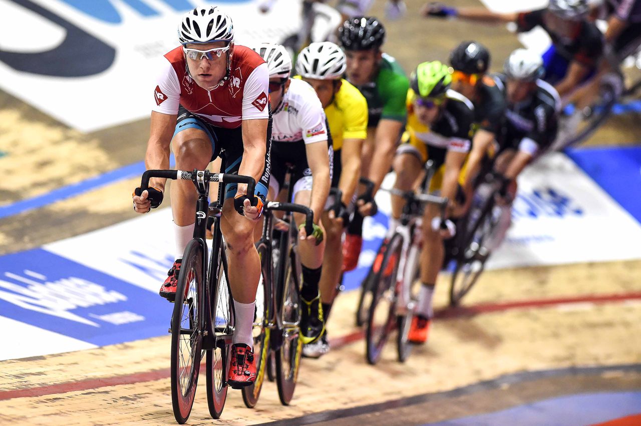 Roy Pieters leads the peloton