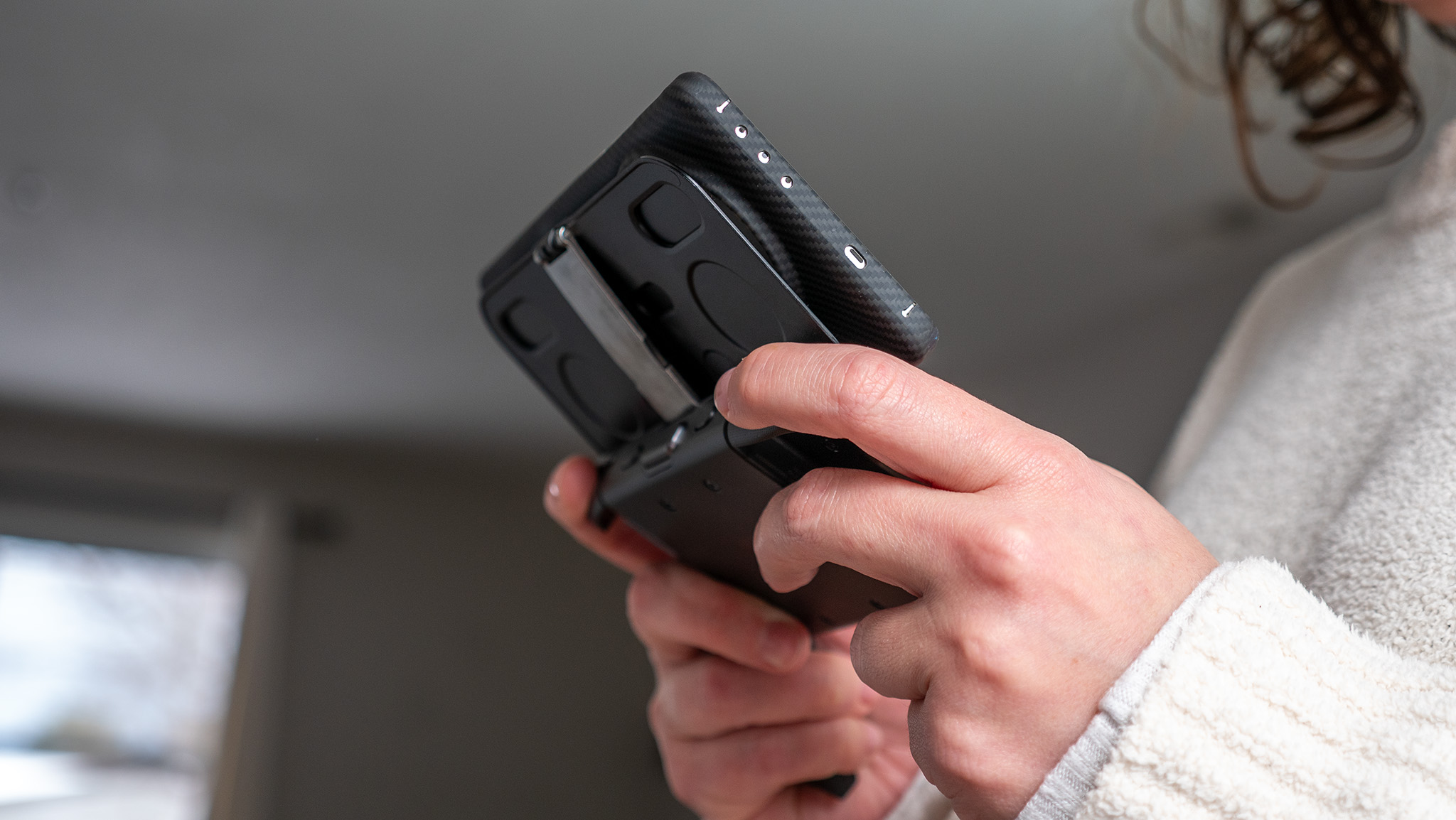 Playing Minecraft on a OnePlus 13 with a Thinborne case and a black Ohsnap MCON controller