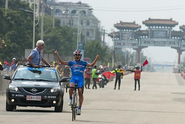 Nakajima Yasuharo (Aisan Racing) broke clear from the pack in the final twenty kilometres to take out stage two into Xinglong.