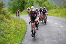 Van der Breggen leads the bunch on the final climb of Vuelta Feminina 2025