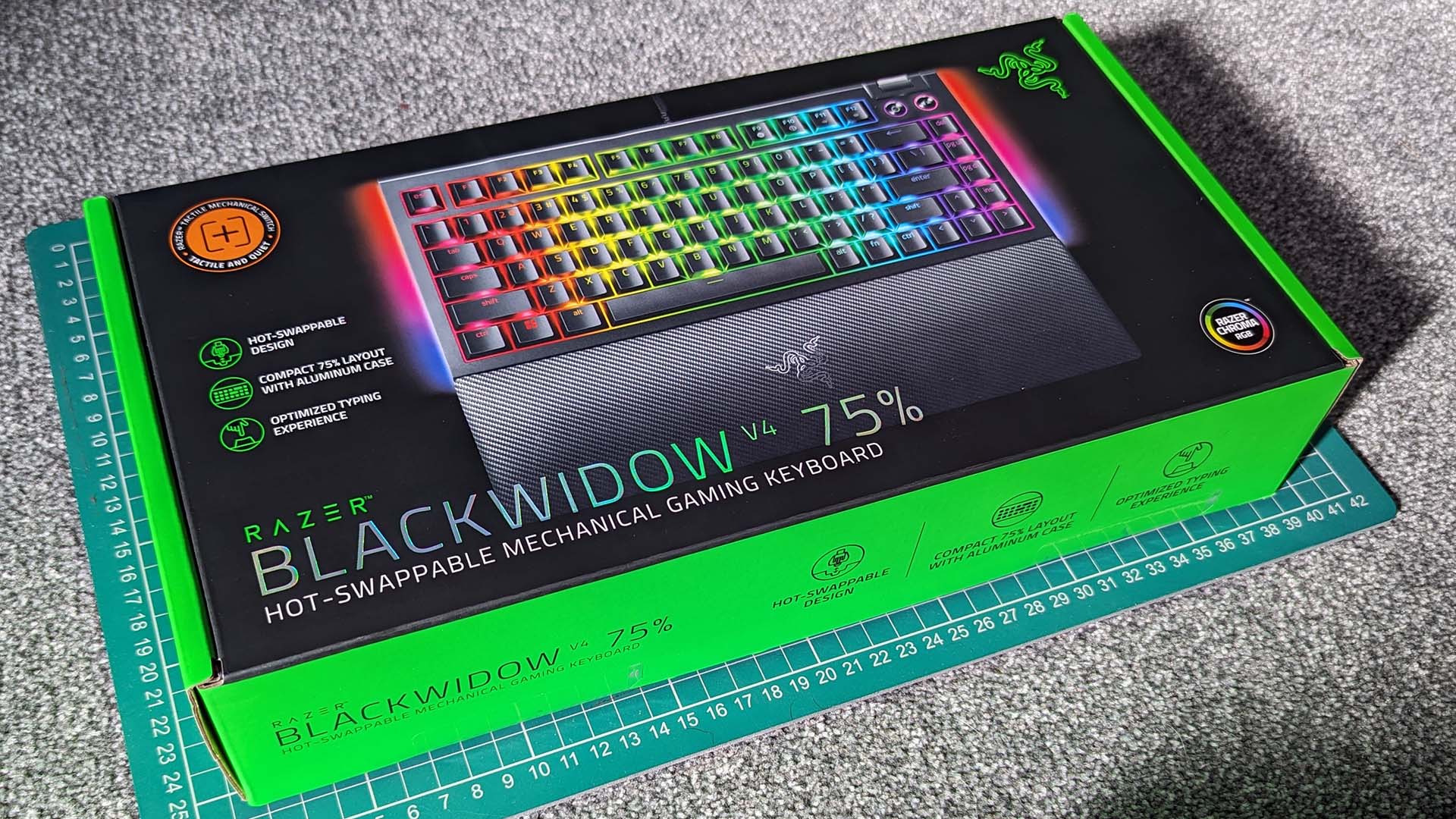 Razer BlackWidow V4 75% keyboard boxed