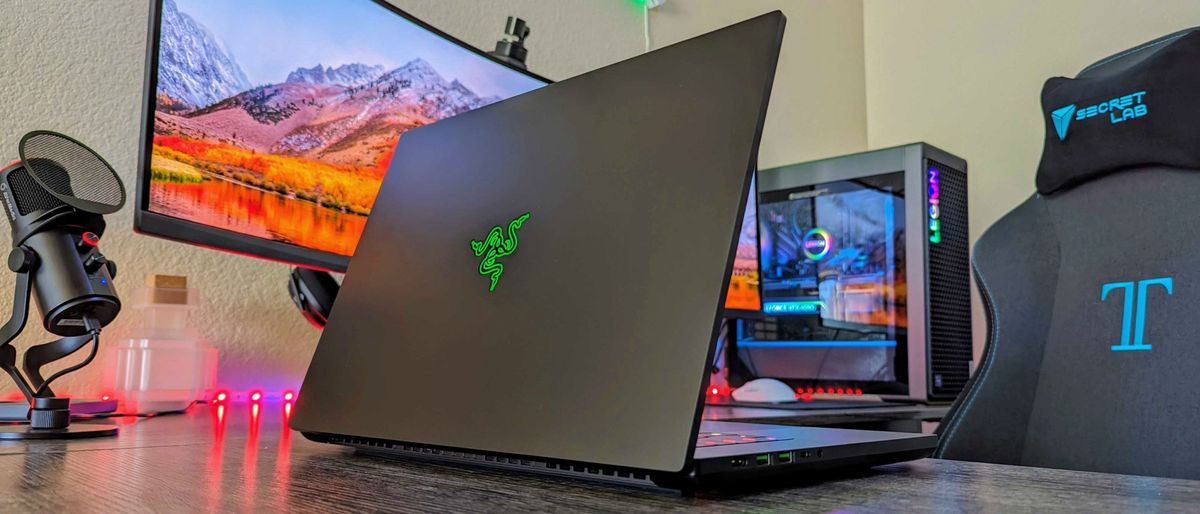 Image of the Razer Blade 16 (2024).