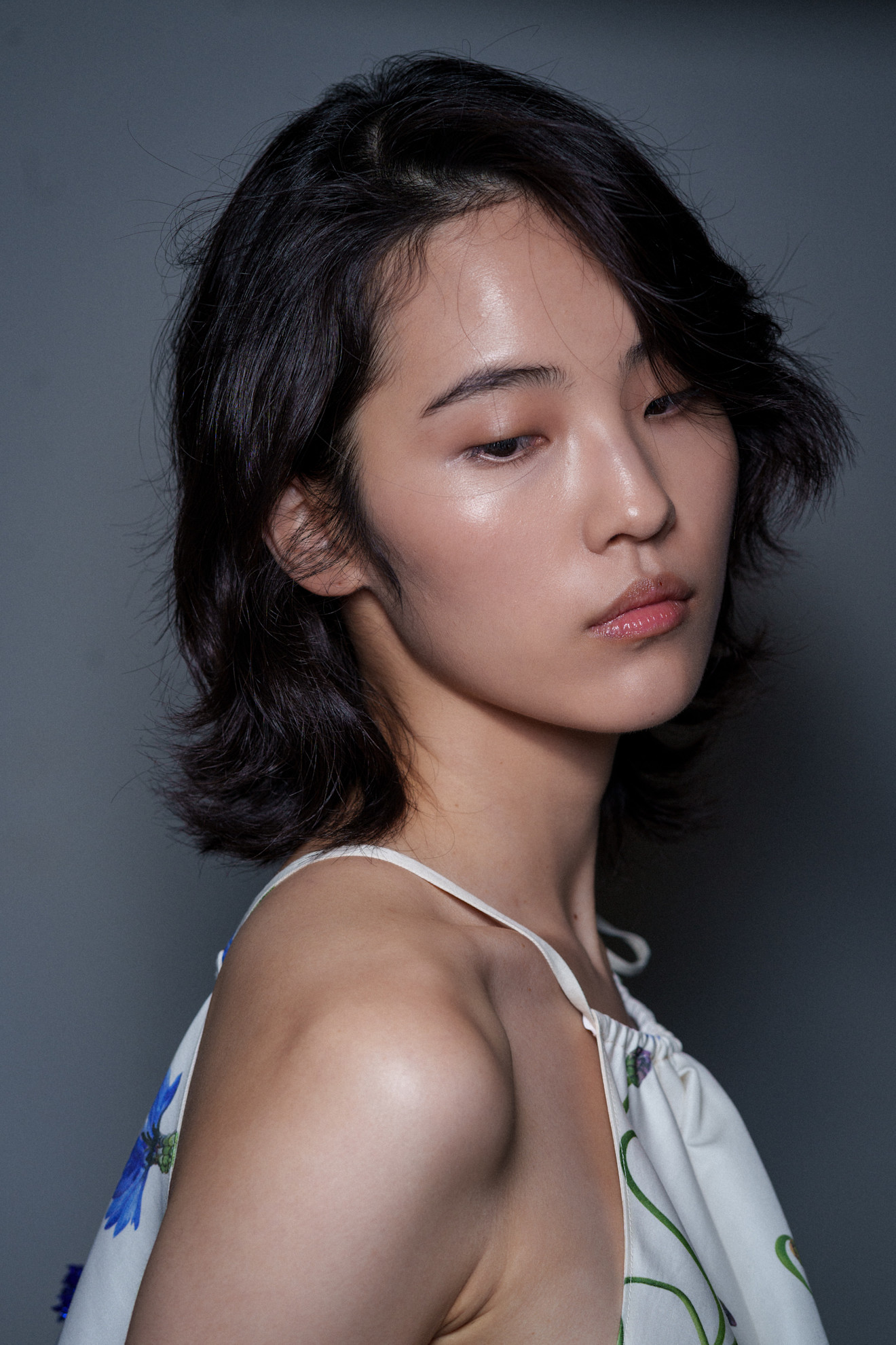 A model wearing their hair in a shag haircut.