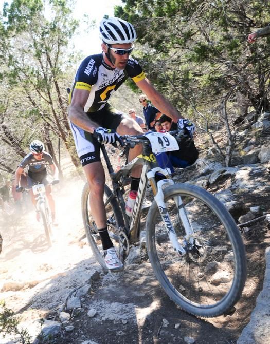 Geoff Kabush (Scott 3Rox Racing) suffered an untimely flat tire