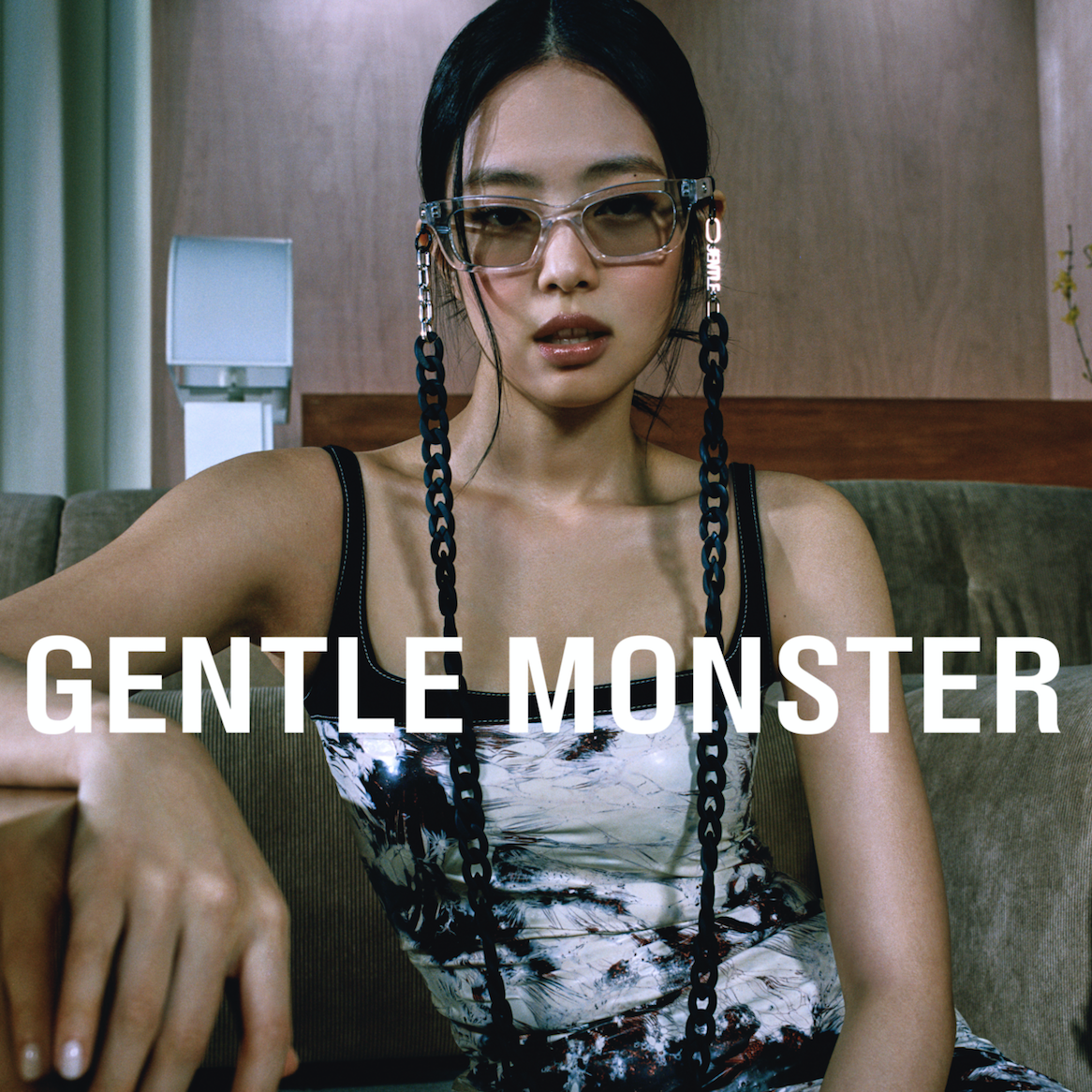 Jennie Shows off New Hair at Gentle Monster Pop-up