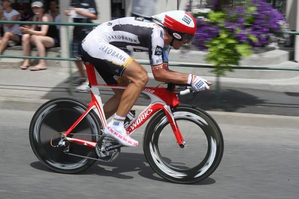 Fabian Cancellara (Saxo Bank) powers along on the stage 18 time trial.