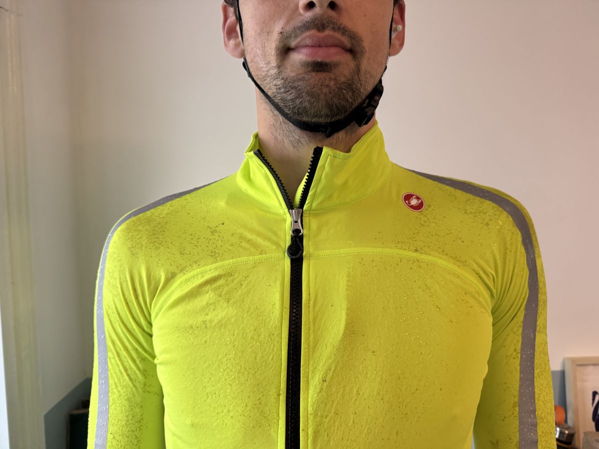 Castelli Ultra Rain Cape review: Fits like a jersey, but lacks