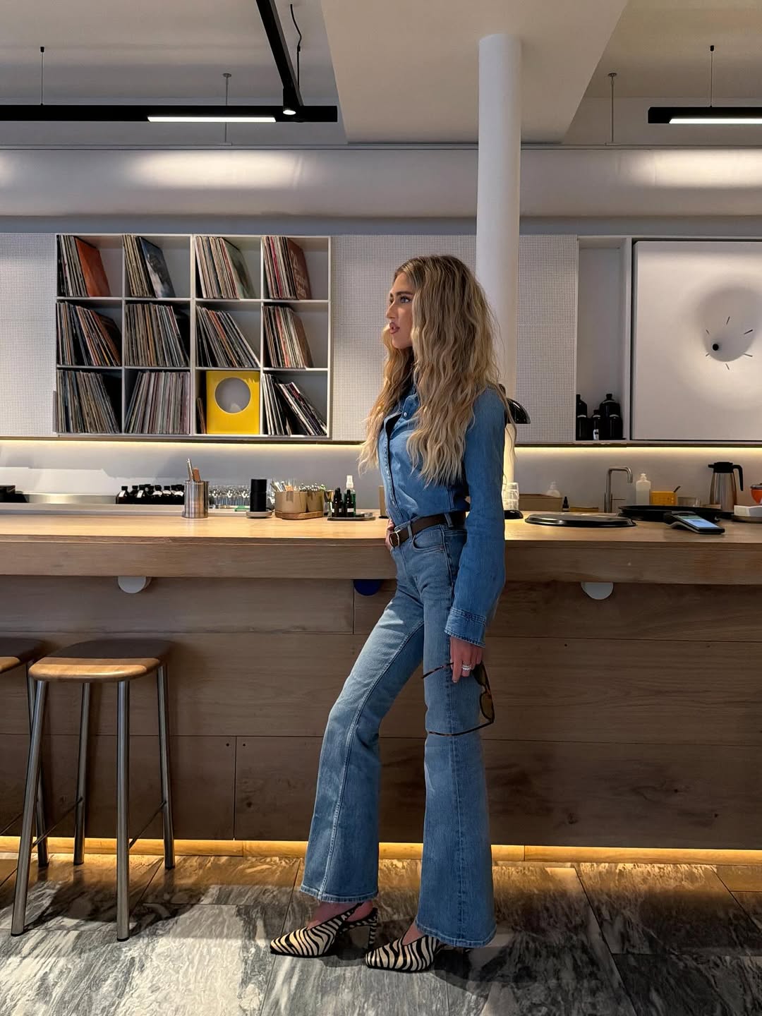 woman wearing jeans with heels outfit 2026