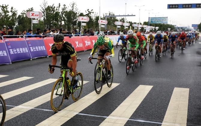 The peloton on the final stage