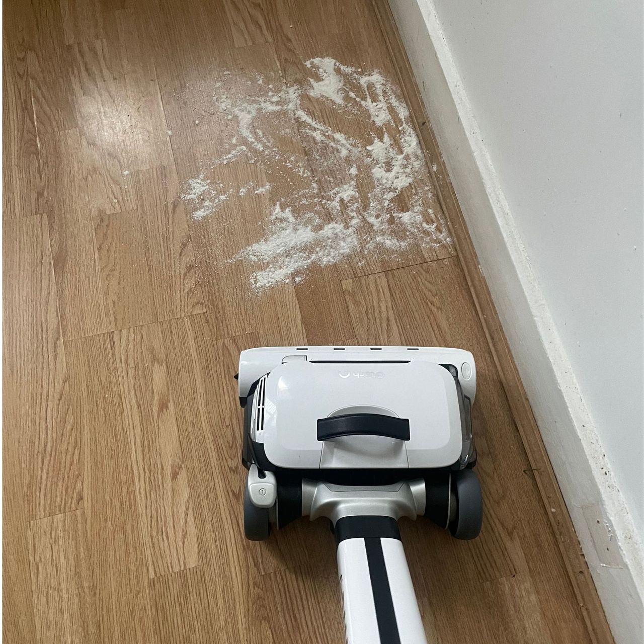 gtech airram 3 on hardwood floor with flour and sugar