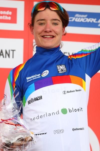 The rainbow jersey for the World Cup leader, Marianne Vos (Nederland Bloeit)
