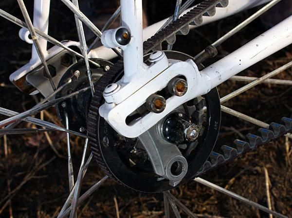 Sliding dropouts with built-in tensioners make for easy drivetrain setup while the split design allows belt drive compatibility.