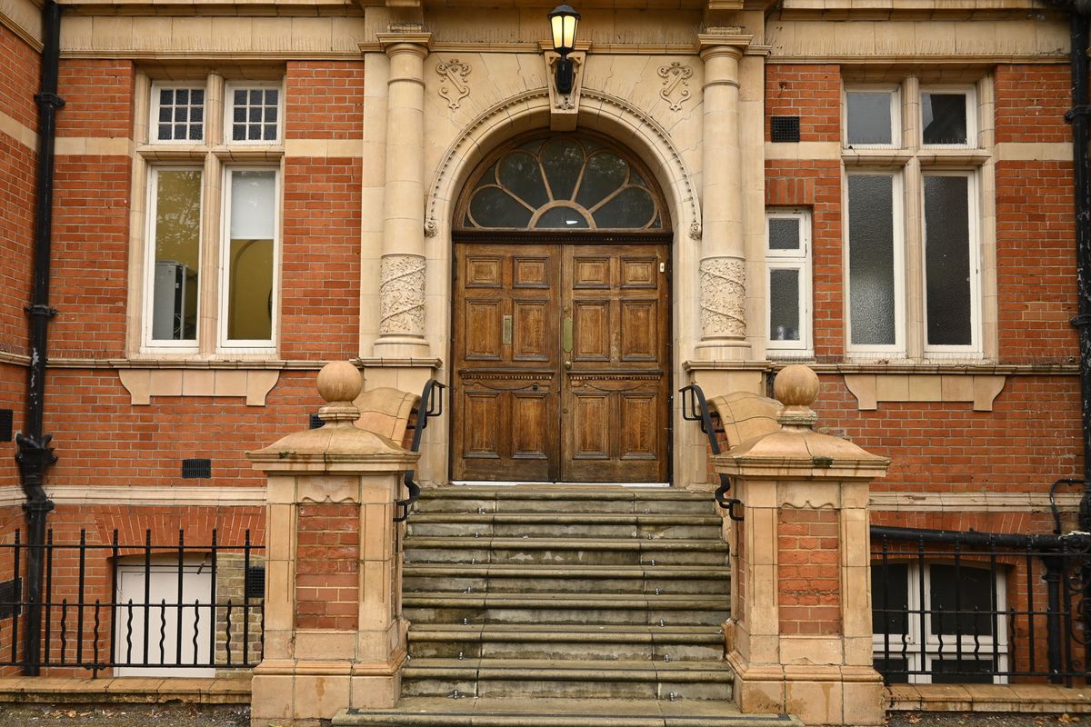 Photograph of steps to a building taken with the Nikkor DX Z 24mm f/1.7 lens