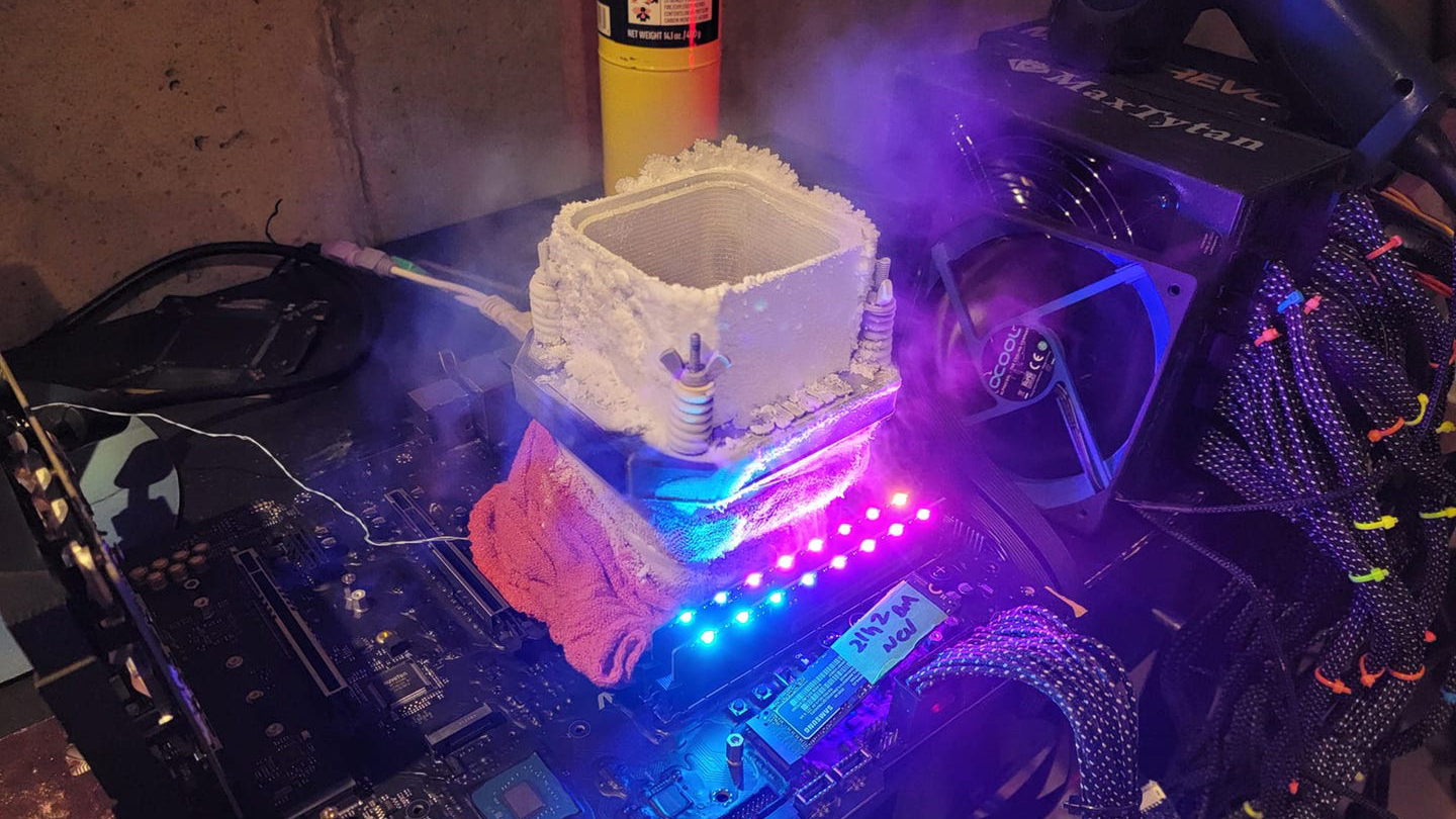 Core i9-12900K World Record Cinebench R20 Run