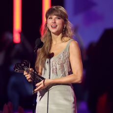 taylor swift at the iheartradio music awards