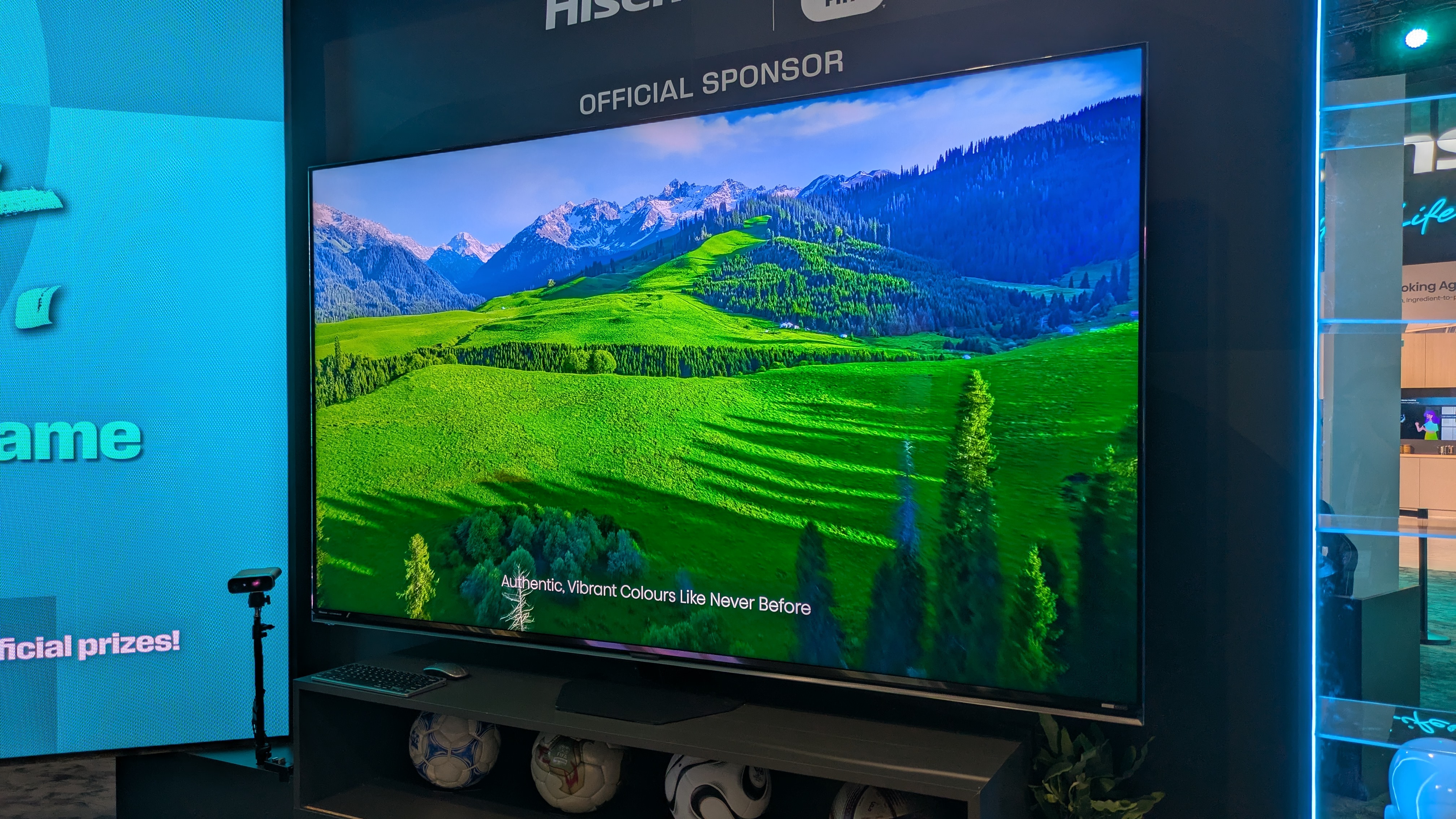 Hisense 85-inch RGB mini-LED with green field on screen