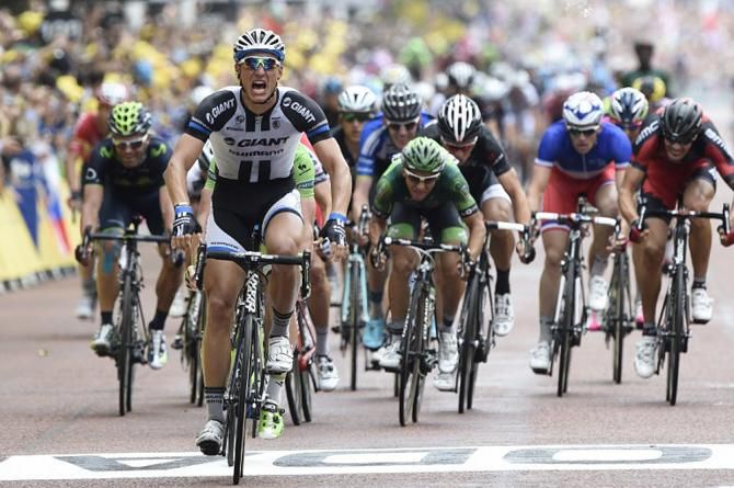 Kittel crosses the stage 3 finish line in London with the victory