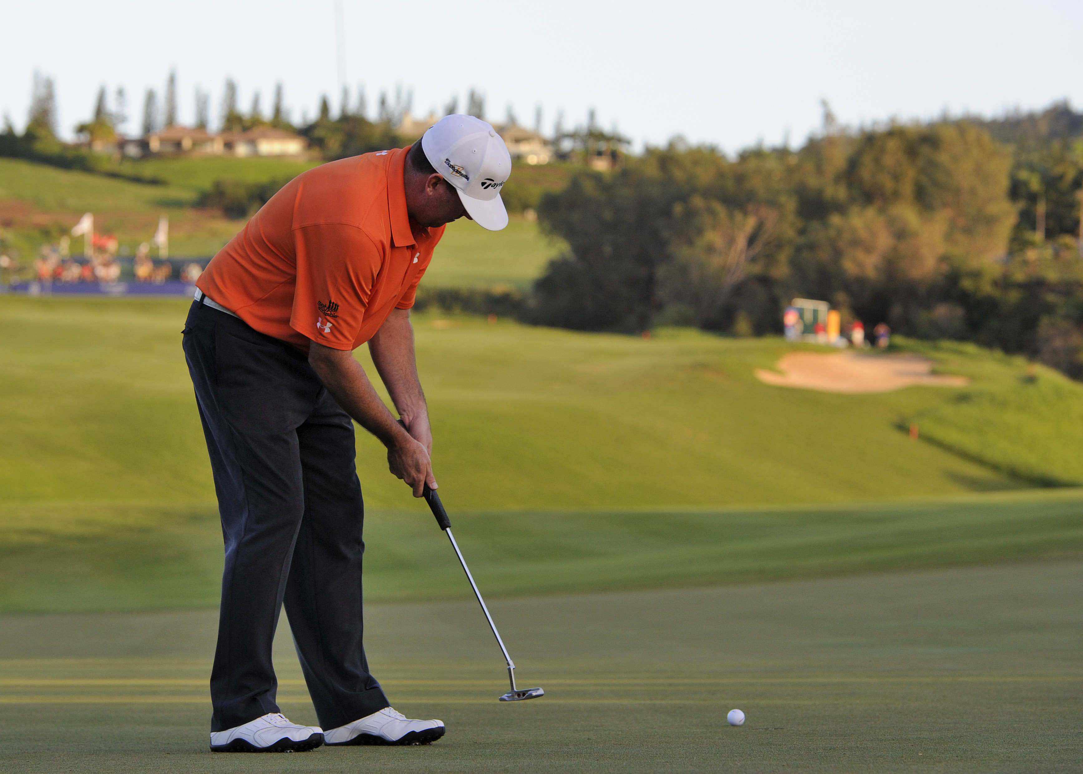 Robert Garrigus hits a putt