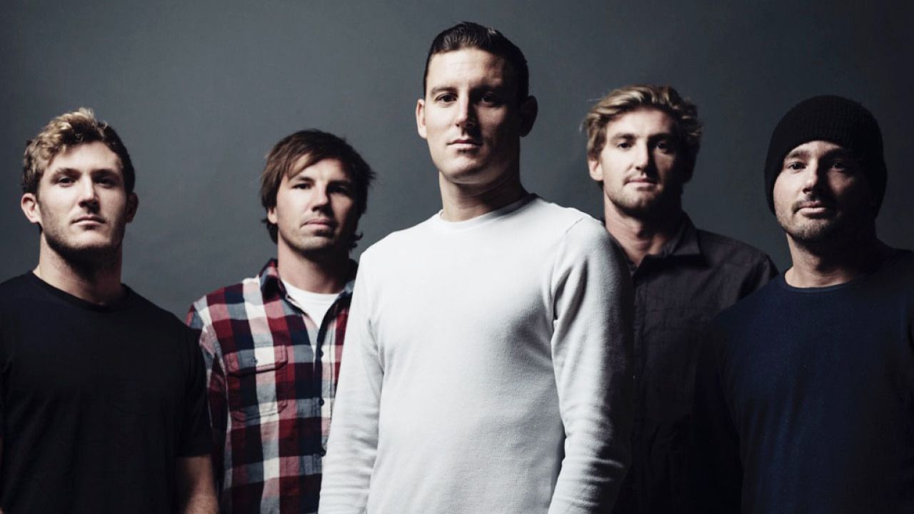 Оне тайн. Группа Parkway Drive. Parkway Drive ire 2015. Ire группа. Apollo Drive группа.