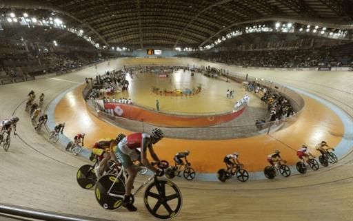 Competition was fierce in the men's scratch race.