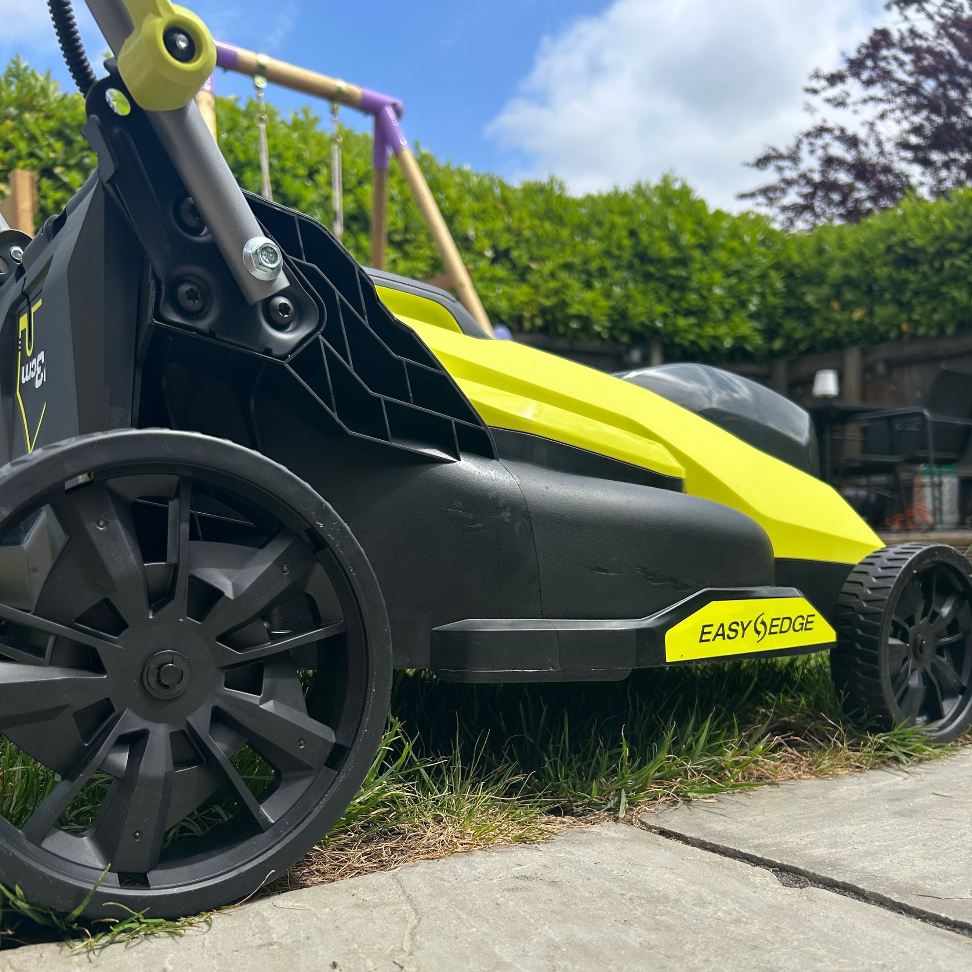 Ryobi lawnmower on grass on cutting height 7