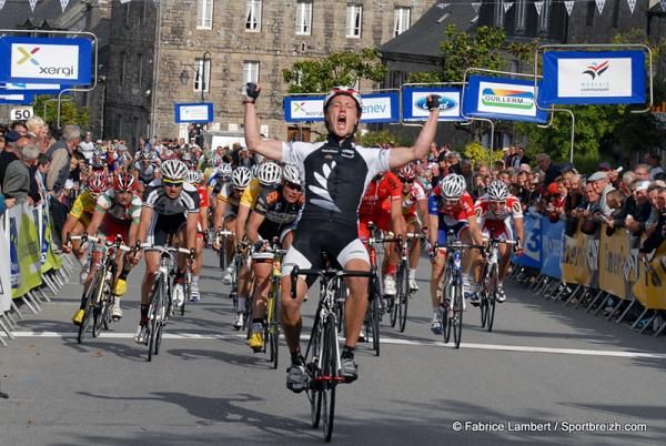 Shane Archbold prevailed in the field sprint finale to stage 4.