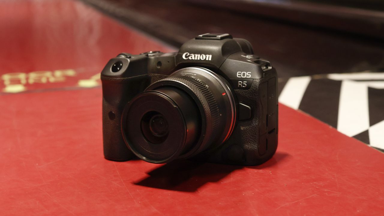 Canon RF-S 18-45mm f/4.5-6.3 IS STM