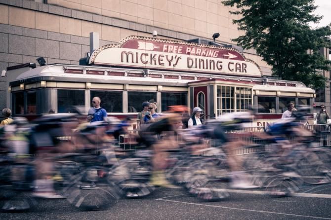 The field races past the famous Mickeys Diner during the crit.