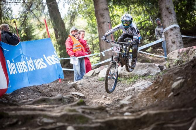 Emmeline Ragot (Lapierre) races toward victory in Leogang